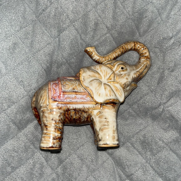 BUNDLE SALE - ELEPHANT FIGURINES - Picture 2 of 5